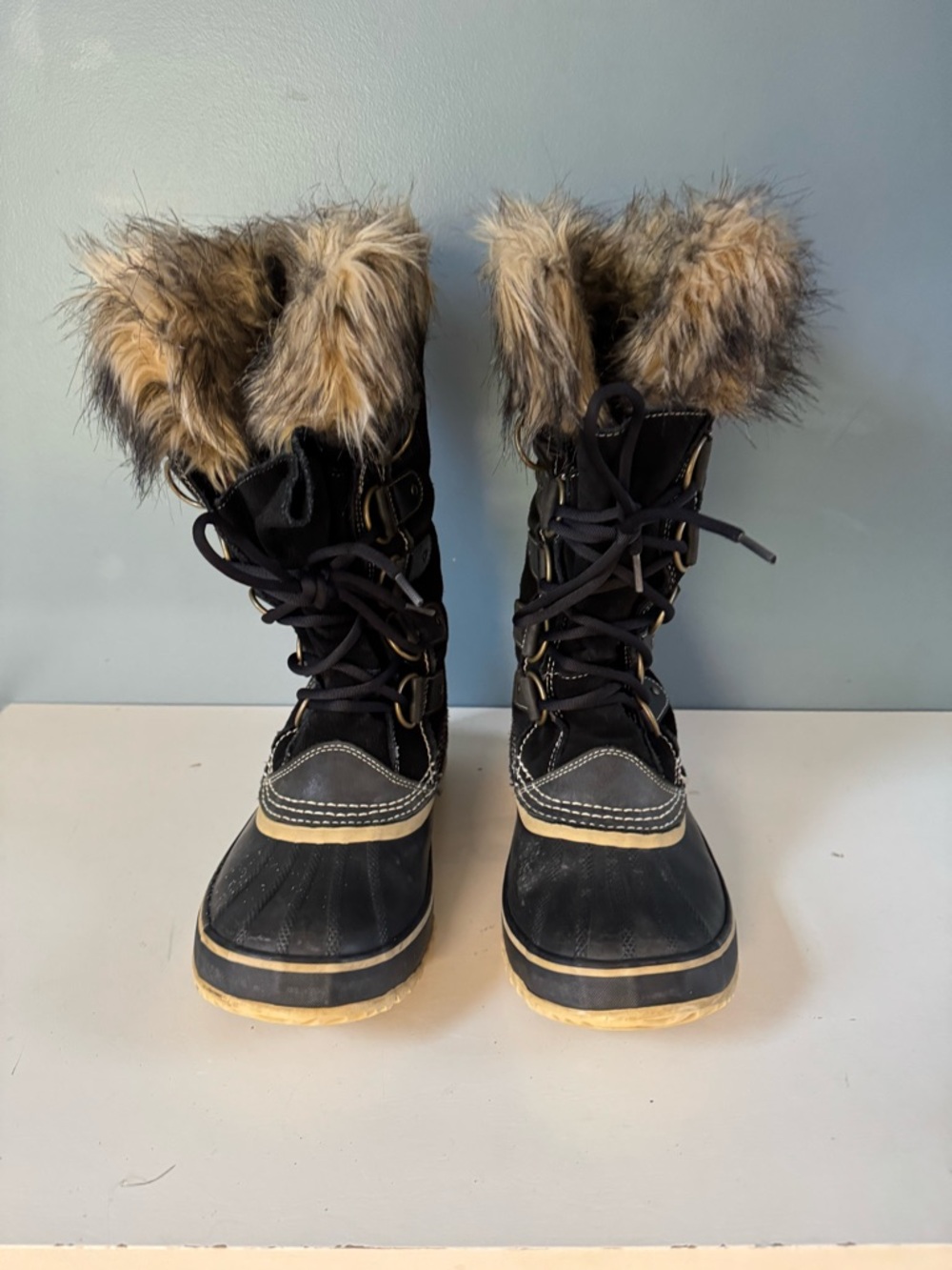 Sorel Black Lace-Up Fur-Trim Winter Boots